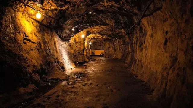 भारत में मिला सोने का नया भंडार, 4 ठिकानों से निकलेगा हजारों करोड़ का गोल्ड भारत में मिला सोने का नया भंडार, 4 ठिकानों से निकलेगा हजारों करोड़ का गोल्ड