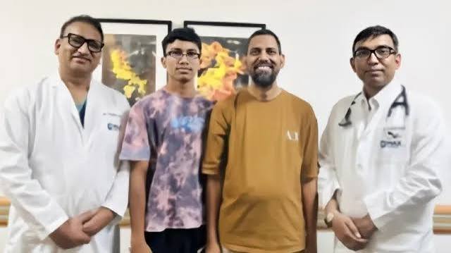 फादर्स डे का अमूल्य उपहार: 49 वर्षीय पिता की जान बचाने के लिए किशोर ने दान की किडनी फादर्स डे का अमूल्य उपहार: 49 वर्षीय पिता की जान बचाने के लिए किशोर ने दान की किडनी
