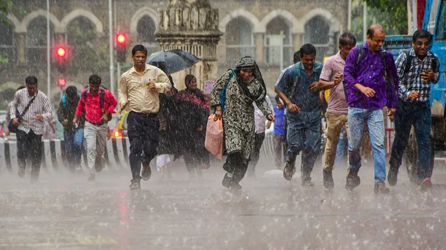 मुंबई-गुजरात में मानसून का कहर, राजस्थान और हिमाचल में खूब बरसे बादल; आज दिल्ली-यूपी में कैसा रहेगा मौसम मुंबई-गुजरात में मानसून का कहर, राजस्थान और हिमाचल में खूब बरसे बादल; आज दिल्ली-यूपी में कैसा रहेगा मौसम