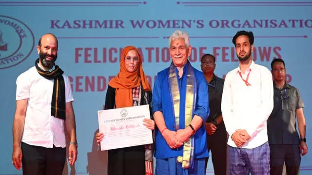 रूढ़ियां तोड़ने वाली 32 महिलाओं को सलाम, LG मनोज सिन्हा बोले- ‘इन्होंने आने वाली पीढ़ियों के लिए बनाया रास्ता’ रूढ़ियां तोड़ने वाली 32 महिलाओं को सलाम, LG मनोज सिन्हा बोले- ‘इन्होंने आने वाली पीढ़ियों के लिए बनाया रास्ता’