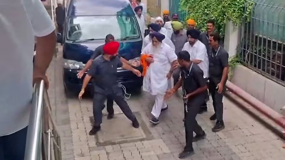 जेड प्लस सुरक्षा के बीच सुखबीर बादल तक कैसे पहुंचा हमलावर? सुरक्षा व्यवस्था पर उठे सवाल
