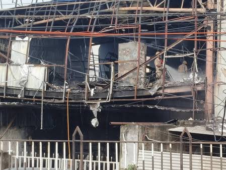 कोलकाता एयरपोर्ट के पास कार शोरूम में भीषण आग, 22 नई कारें जलकर खाक