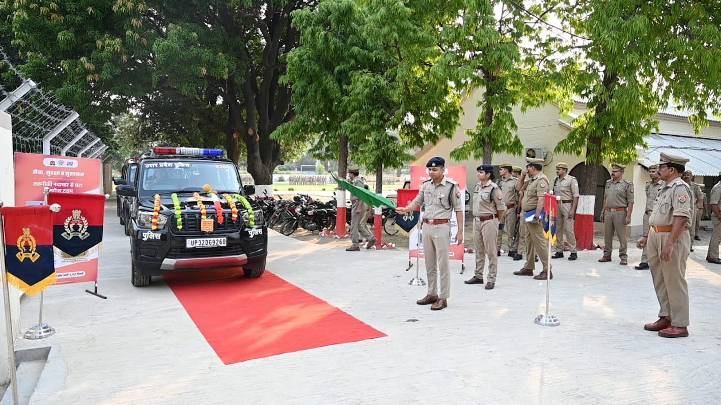 फतेहपुर पुलिस को मिली 6 नई स्कॉर्पियो गाड़ियां, एसपी ने हरी झंडी दिखाकर किया रवाना