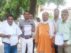 विद्यालय प्रबंधकों ने डीएम व बीएसए के माध्यम से सीएम को भेजा मांगपत्र